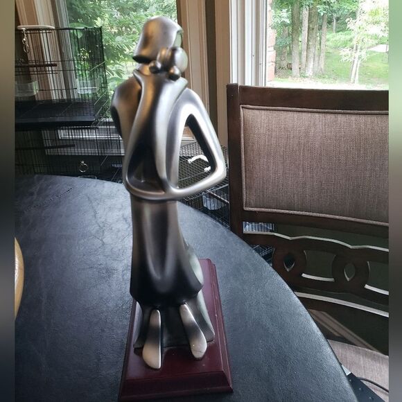 Mother & Daughter Statue - Picture 3 of 12